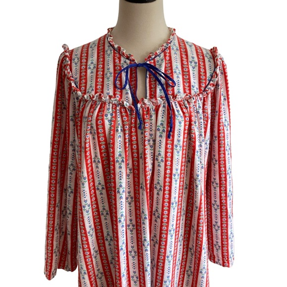 Vintage 1970s 1980s Montgomery Ward Red Tyrolean Print Cotton Flannel Nightgown - Picture 4 of 7